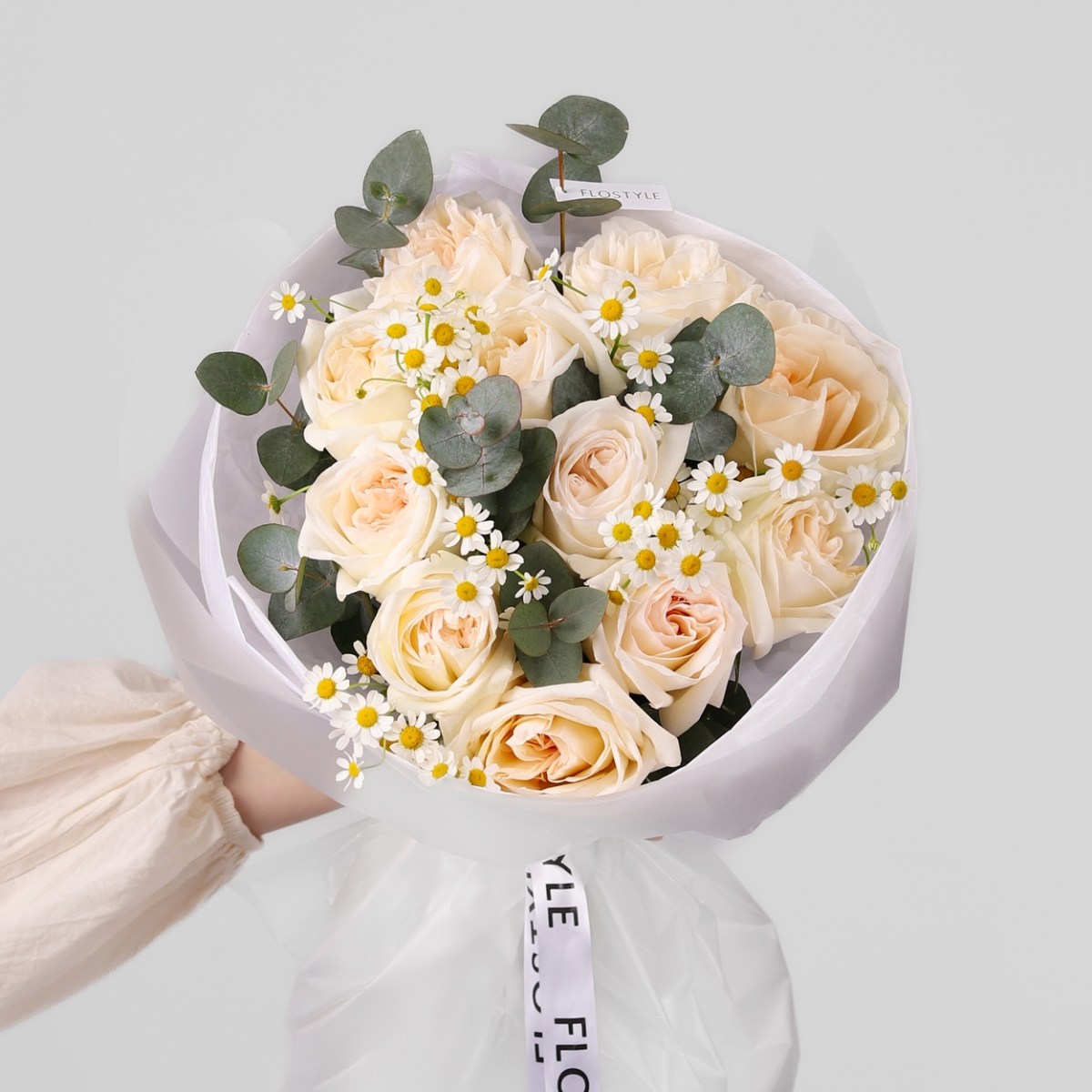 pionovidnye rozy s romashkoj 6